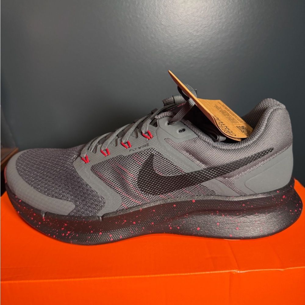 Brand New Nike Run Swift 3 Dark Grey Black University Red | Size 9 Mens